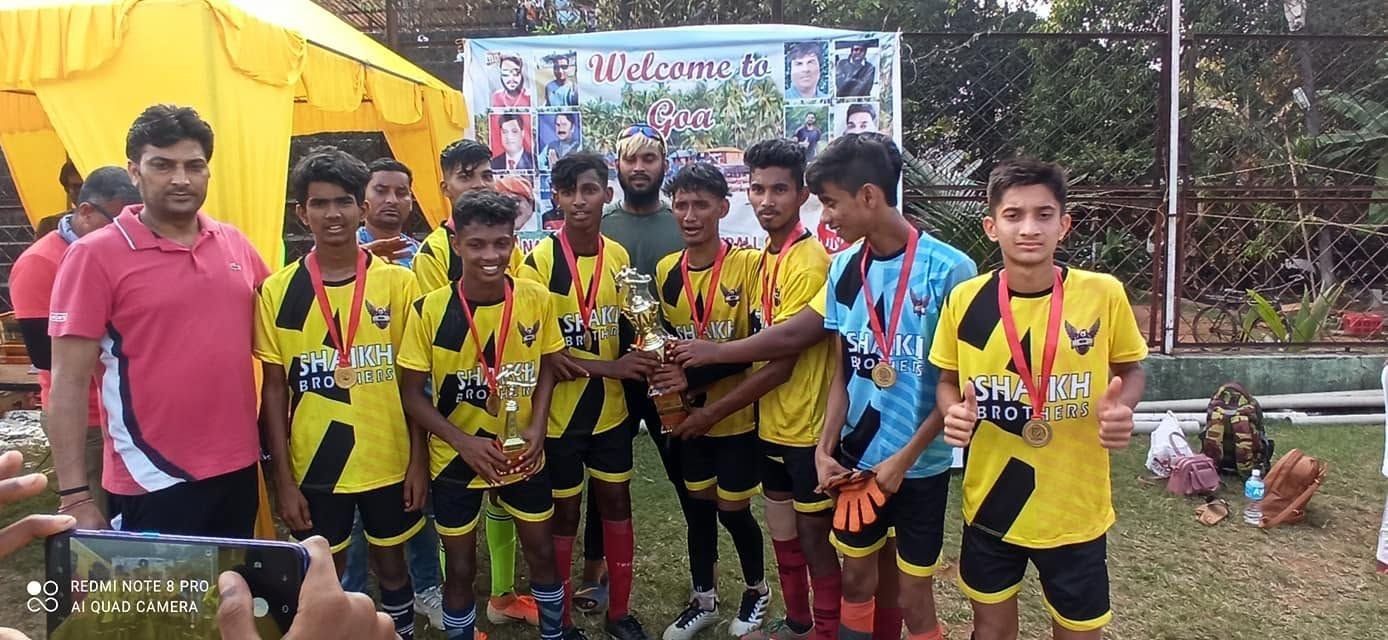 Team in yellow and black kits wearing medals