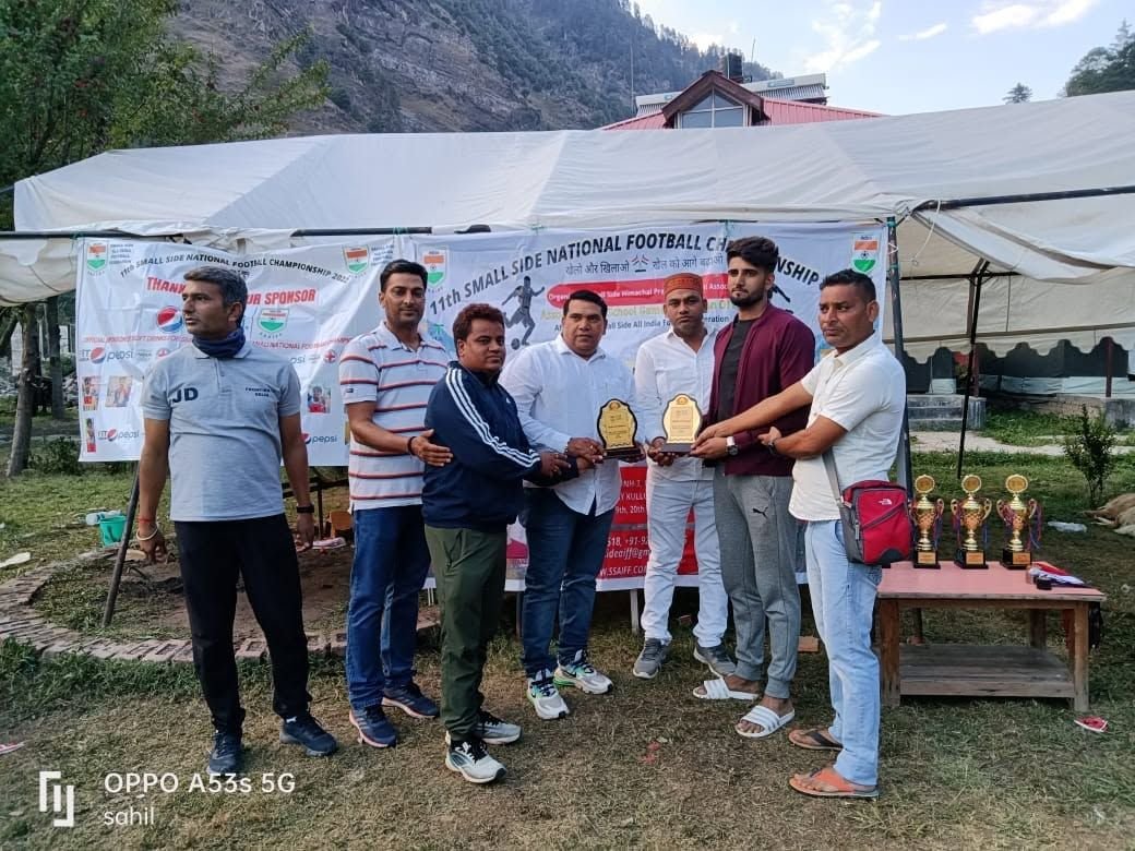 Organisers with trophies in front of the championship tent