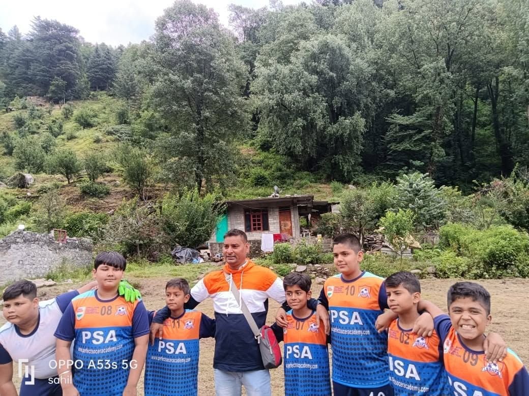 PSA junior players in front of a forest